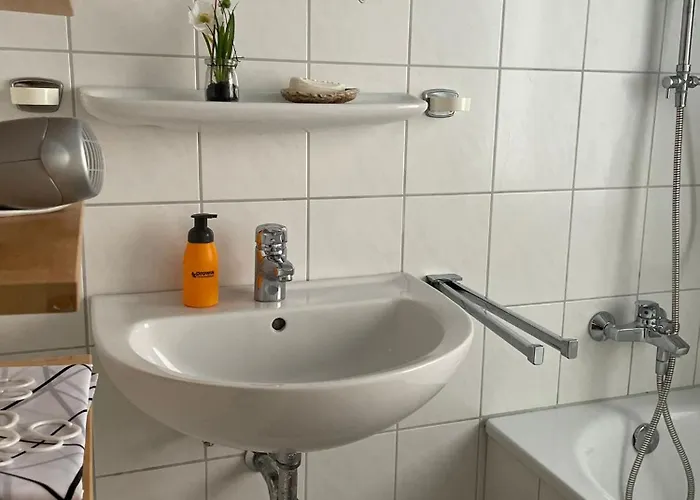 Séjour chez l'habitant Moderne Im Gruenen, Mit Park- Und Meer-naehe *
